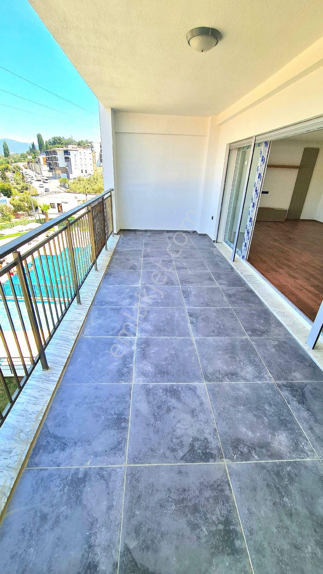 Kuşadası Merkez'de Sıfır Daire 3+1 Doğalgazlı Önü Açık 145 M2 Net Arakat Çok Geniş Daire - Görsel 19