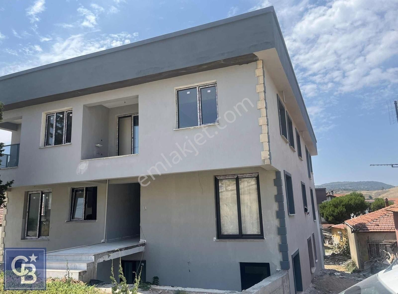 İzmir Eskifoça Kazımdirik Sitede 3+1 Bahçedubleks Daire