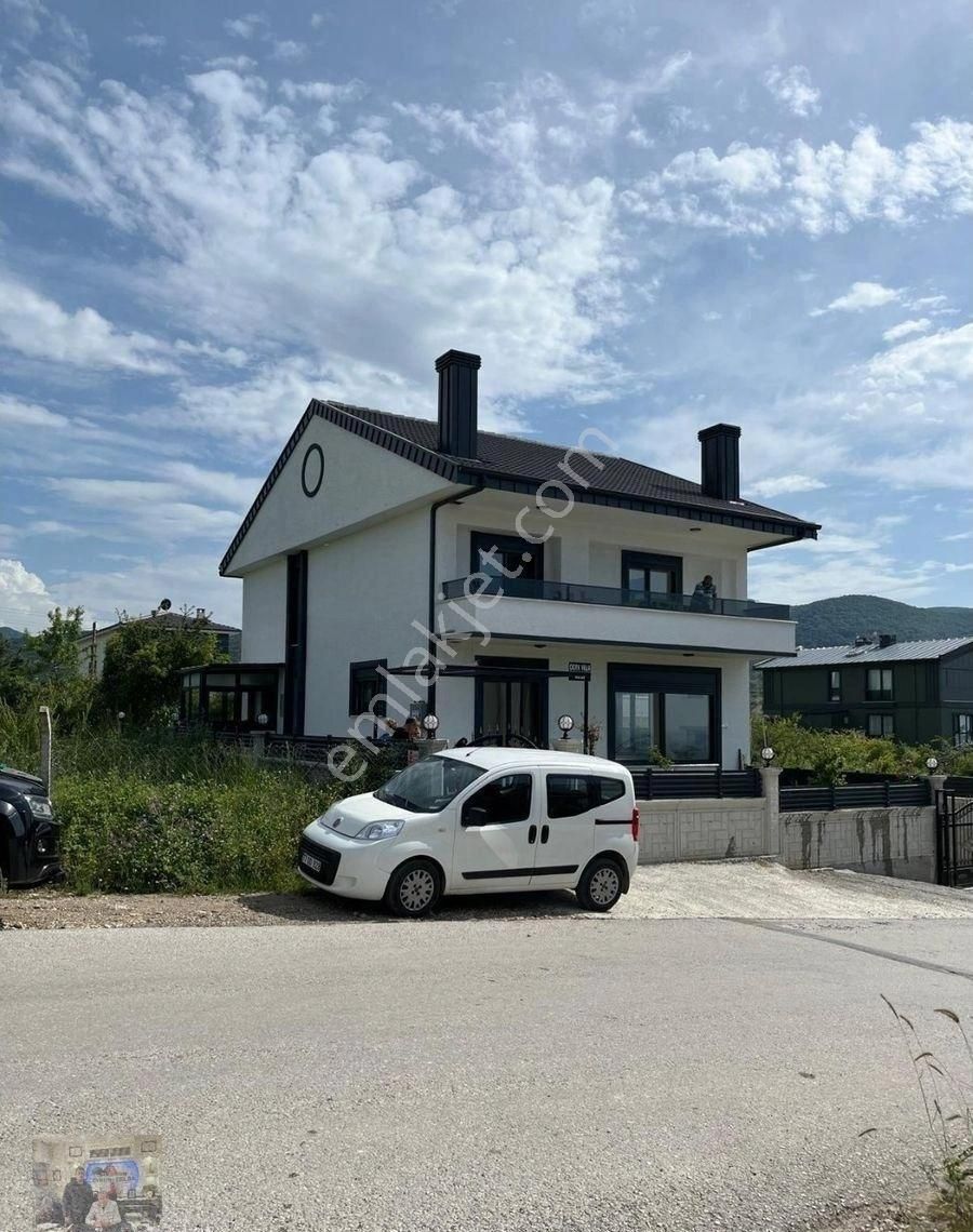 Ceyhun Emlak'tan Satılık 7+1 Villa
