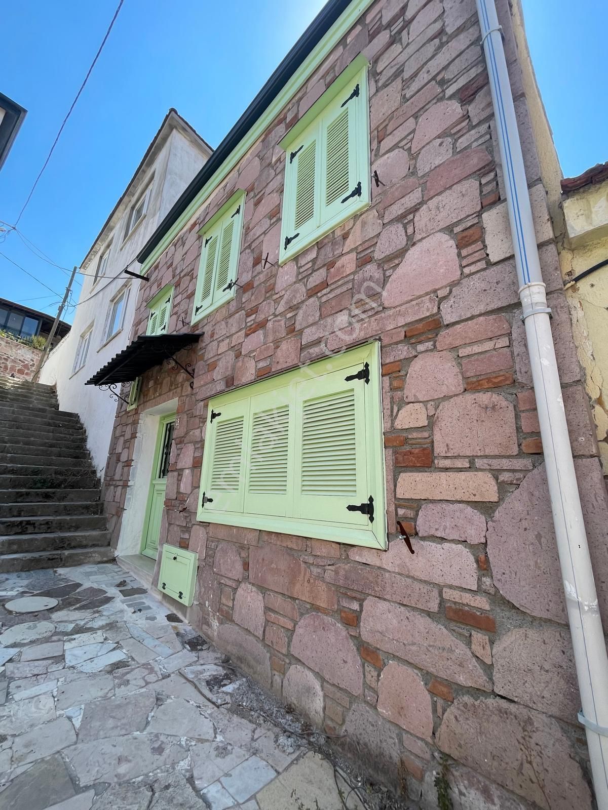 Ayvada'dan Ayvalık Merkez'de Deniz Manzaralı Ve Avlulu 2 Katlı Taş Evi - Görsel 3