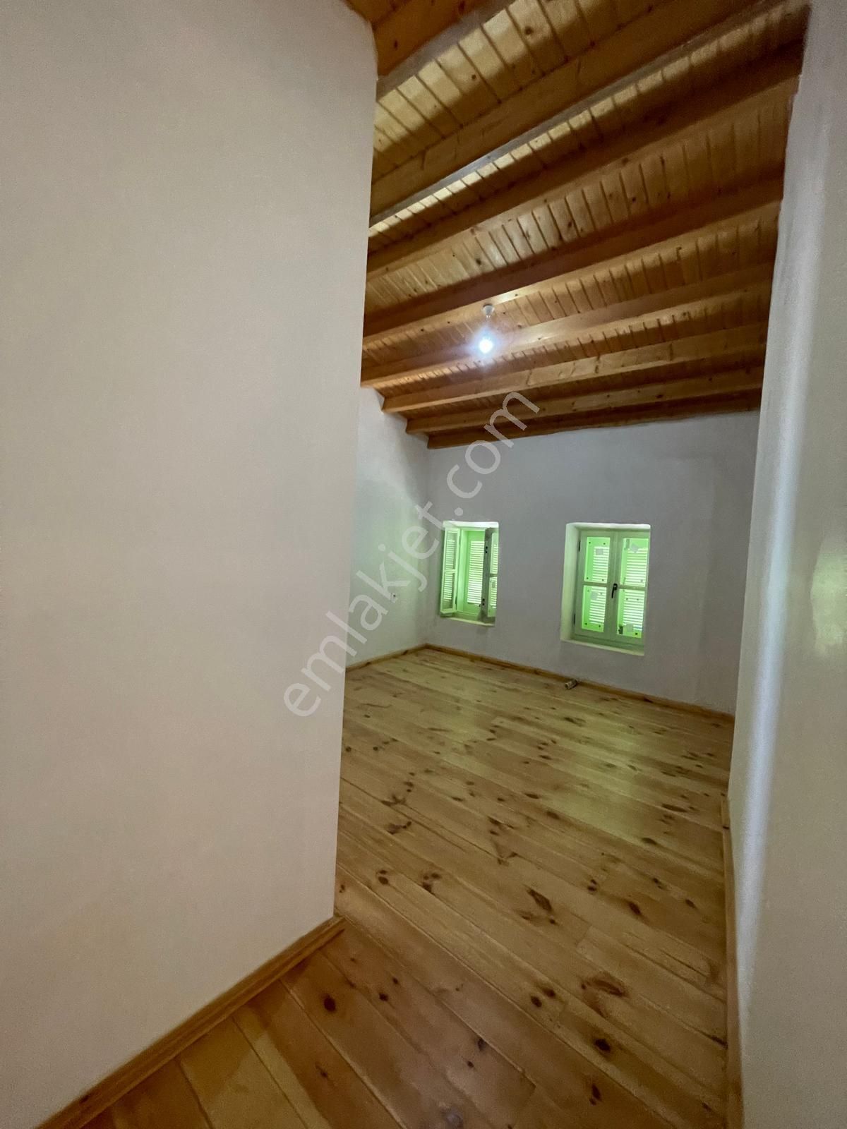 Ayvada'dan Ayvalık Merkez'de Deniz Manzaralı Ve Avlulu 2 Katlı Taş Evi - Görsel 20