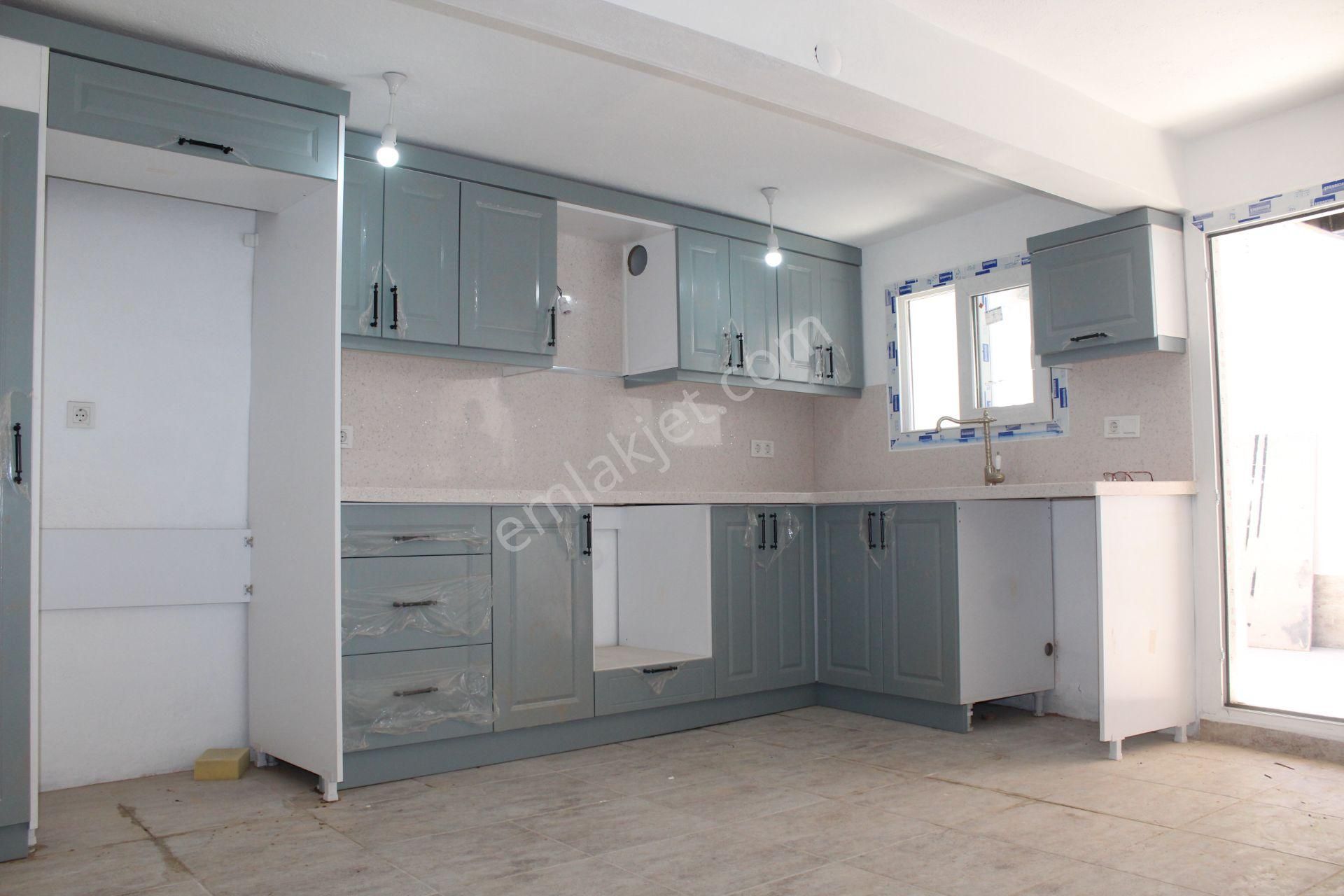 Ayvada'dan Ayvalık Merkez'de Deniz Manzaralı Ve Avlulu 2 Katlı Taş Evi - Görsel 12