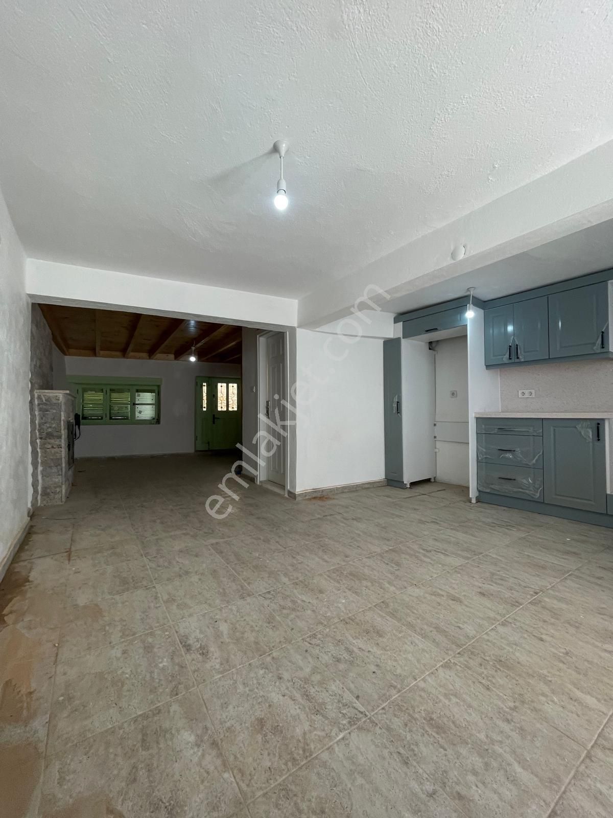 Ayvada'dan Ayvalık Merkez'de Deniz Manzaralı Ve Avlulu 2 Katlı Taş Evi - Görsel 10