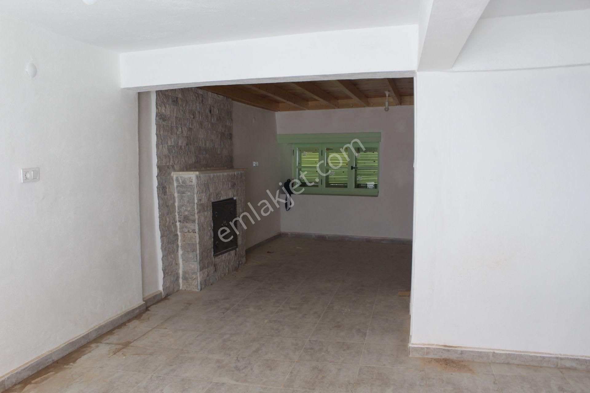 Ayvada'dan Ayvalık Merkez'de Deniz Manzaralı Ve Avlulu 2 Katlı Taş Evi - Görsel 7