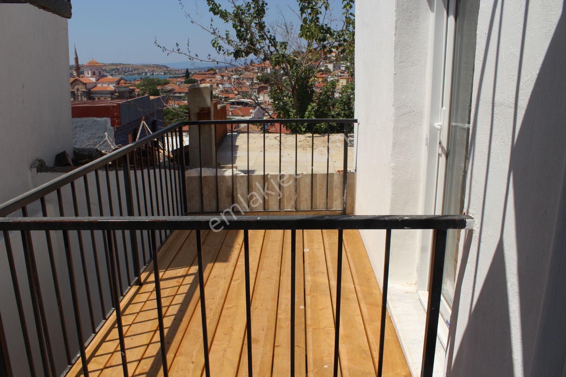 Ayvada'dan Ayvalık Merkez'de Deniz Manzaralı Ve Avlulu 2 Katlı Taş Evi - Görsel 30