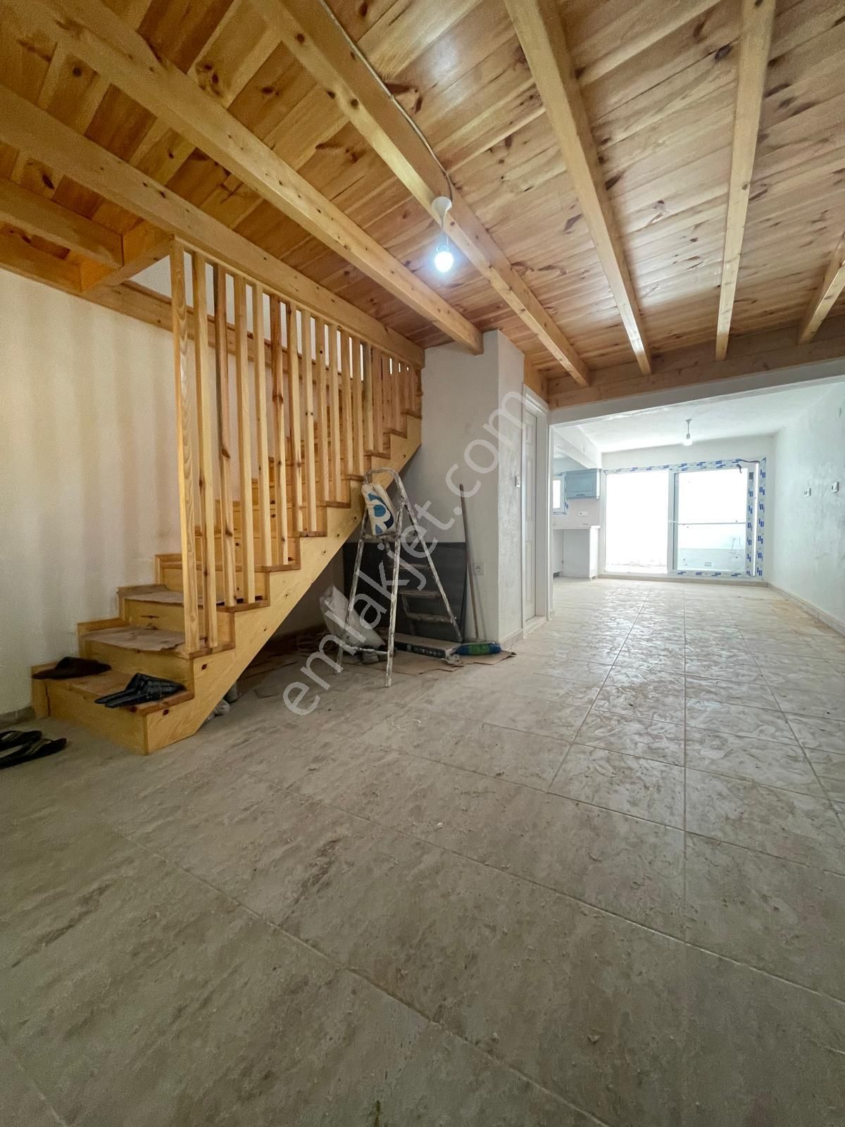 Ayvada'dan Ayvalık Merkez'de Deniz Manzaralı Ve Avlulu 2 Katlı Taş Evi - Görsel 4