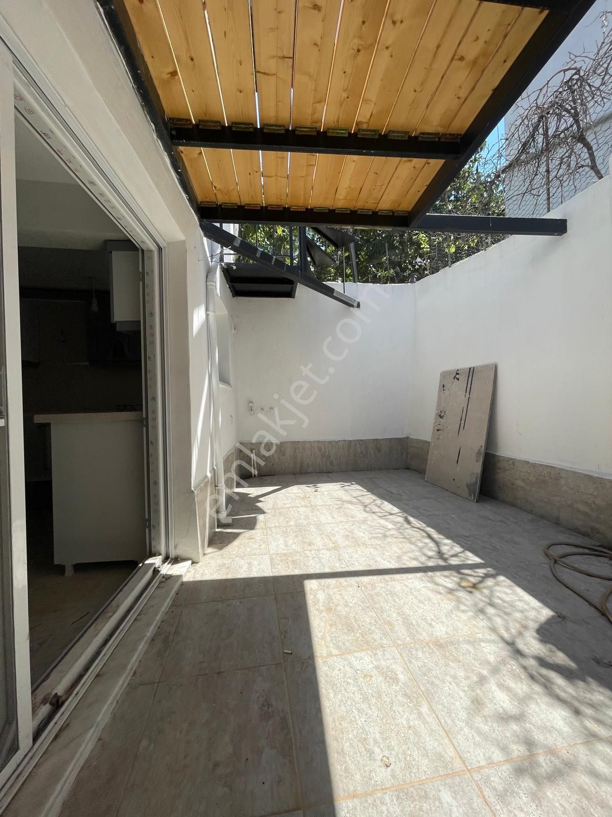 Ayvada'dan Ayvalık Merkez'de Deniz Manzaralı Ve Avlulu 2 Katlı Taş Evi - Görsel 15