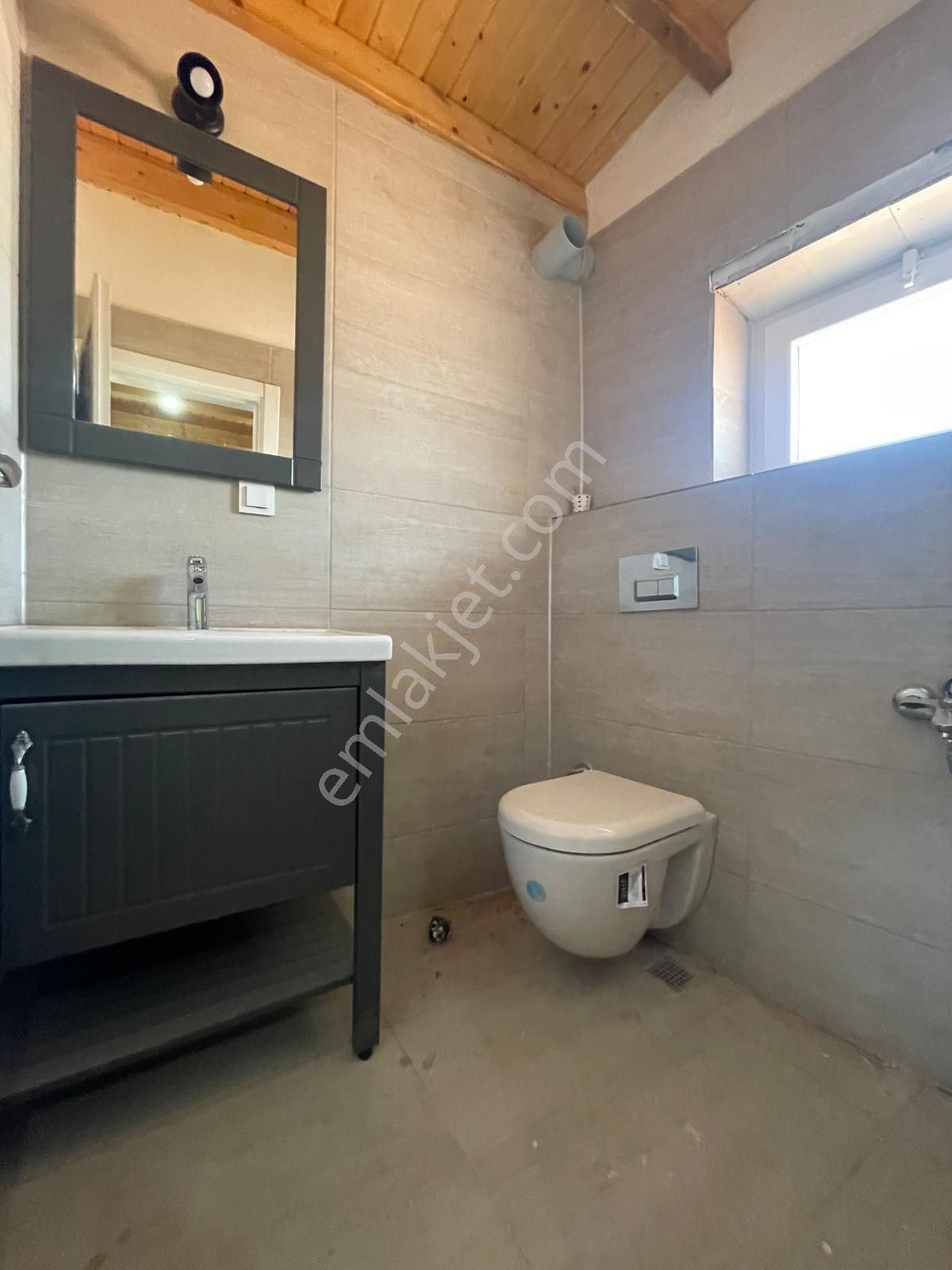 Ayvada'dan Ayvalık Merkez'de Deniz Manzaralı Ve Avlulu 2 Katlı Taş Evi - Görsel 24