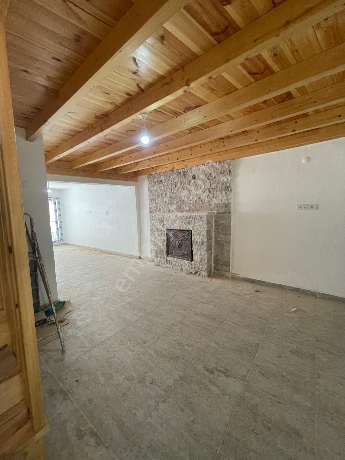 Ayvada'dan Ayvalık Merkez'de Deniz Manzaralı Ve Avlulu 2 Katlı Taş Evi - Görsel 6