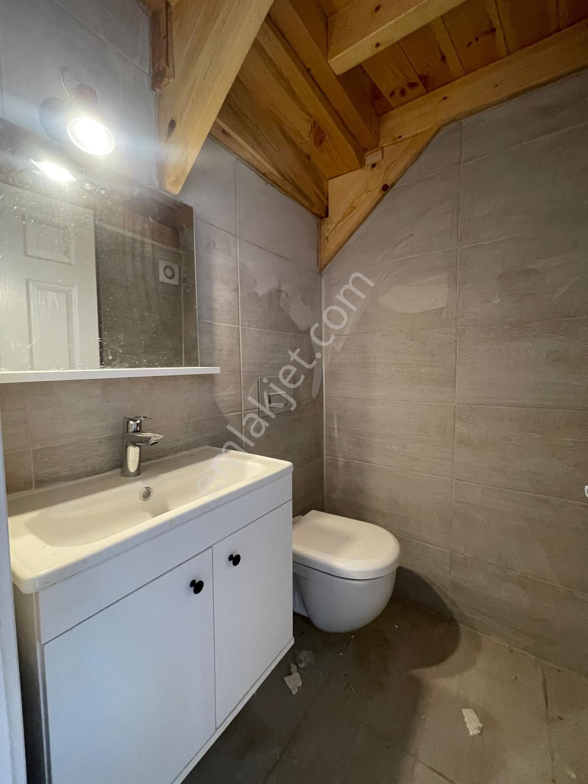 Ayvada'dan Ayvalık Merkez'de Deniz Manzaralı Ve Avlulu 2 Katlı Taş Evi - Görsel 14