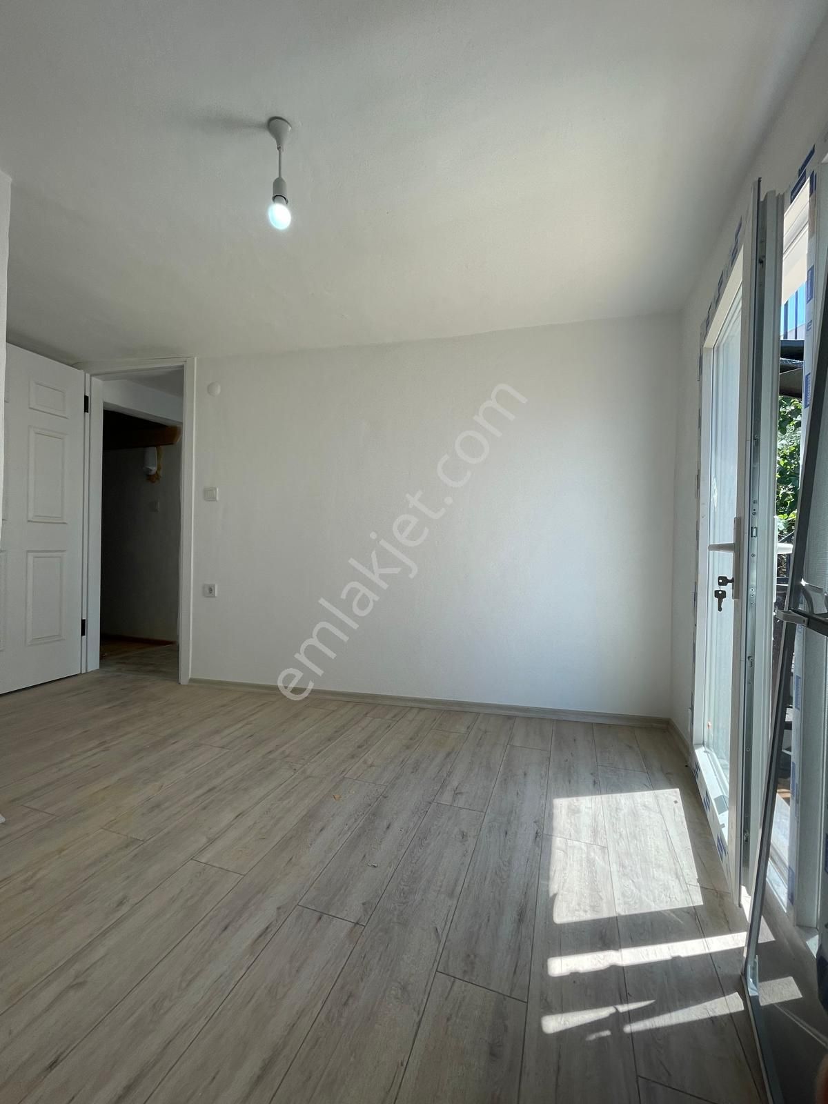 Ayvada'dan Ayvalık Merkez'de Deniz Manzaralı Ve Avlulu 2 Katlı Taş Evi - Görsel 26