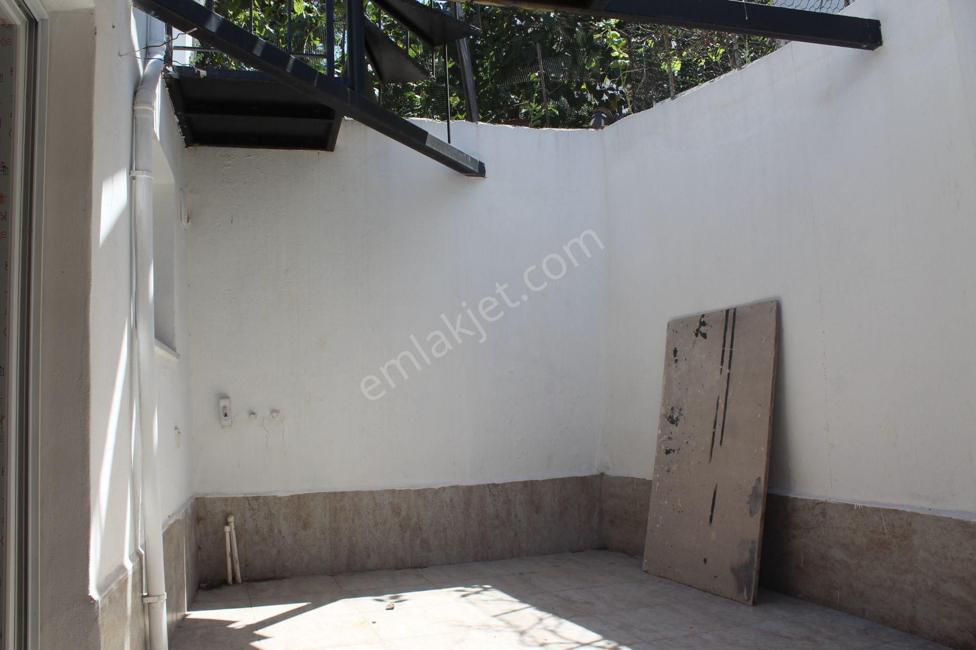 Ayvada'dan Ayvalık Merkez'de Deniz Manzaralı Ve Avlulu 2 Katlı Taş Evi - Görsel 16