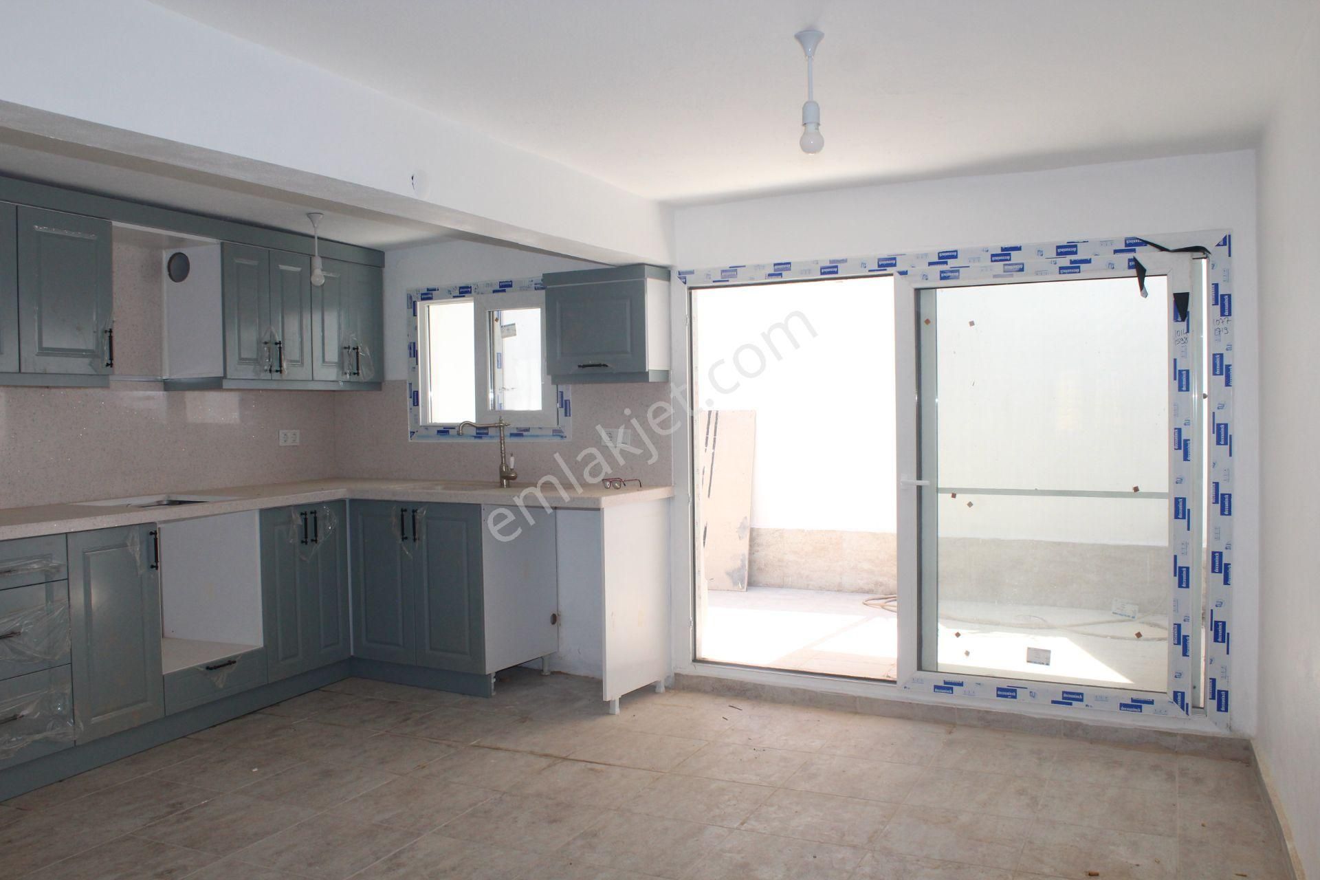 Ayvada'dan Ayvalık Merkez'de Deniz Manzaralı Ve Avlulu 2 Katlı Taş Evi - Görsel 13