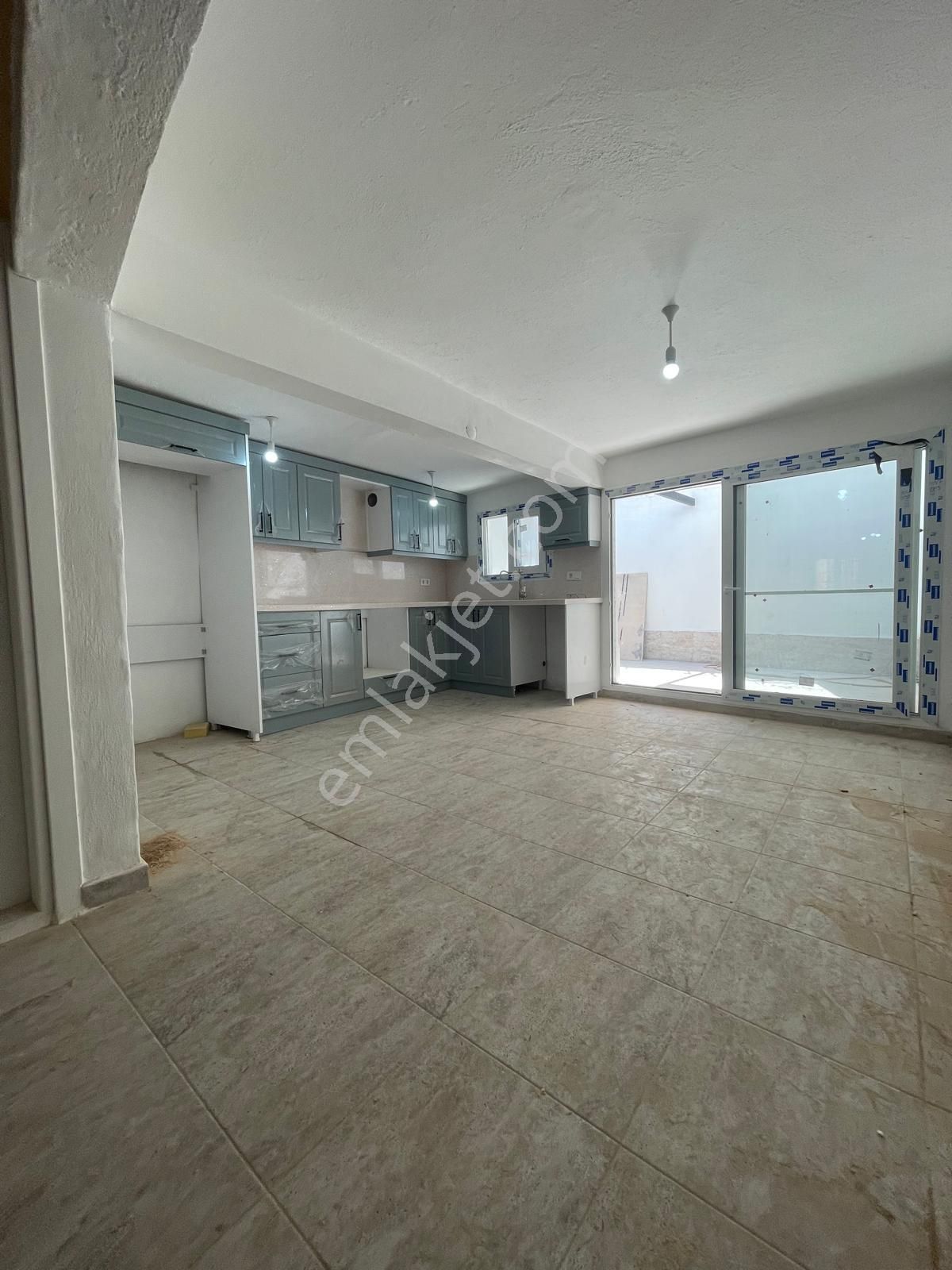 Ayvada'dan Ayvalık Merkez'de Deniz Manzaralı Ve Avlulu 2 Katlı Taş Evi - Görsel 11