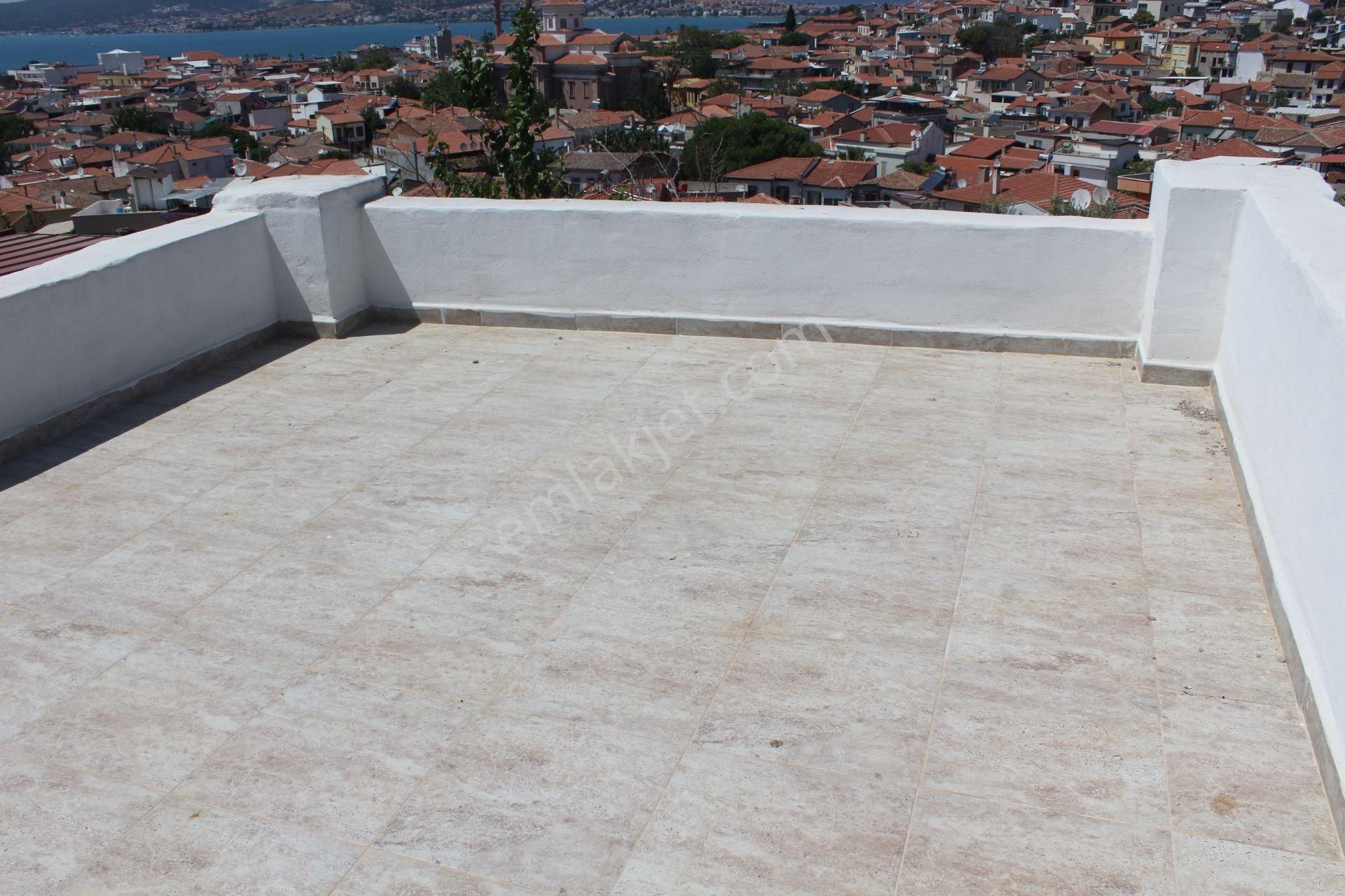 Ayvada'dan Ayvalık Merkez'de Deniz Manzaralı Ve Avlulu 2 Katlı Taş Evi - Görsel 33