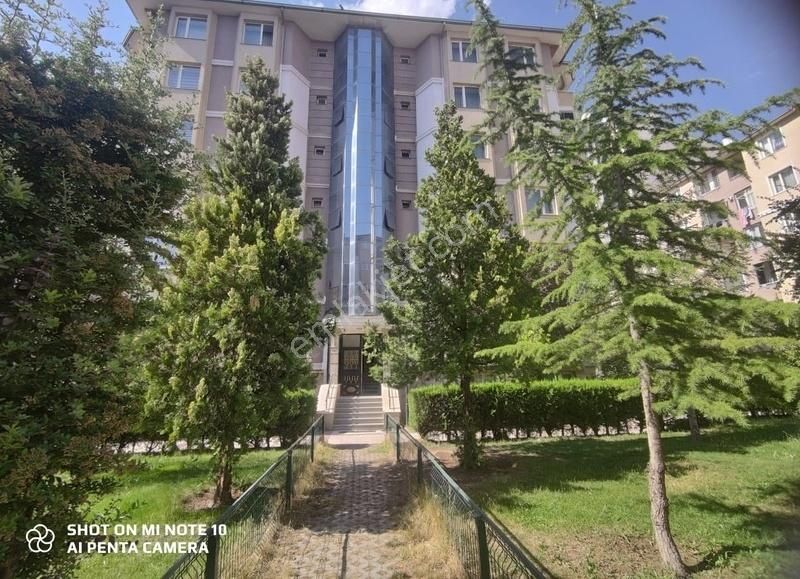 Tunç'tan Kiralık 3+1 Bahçeli Site İçerisinde