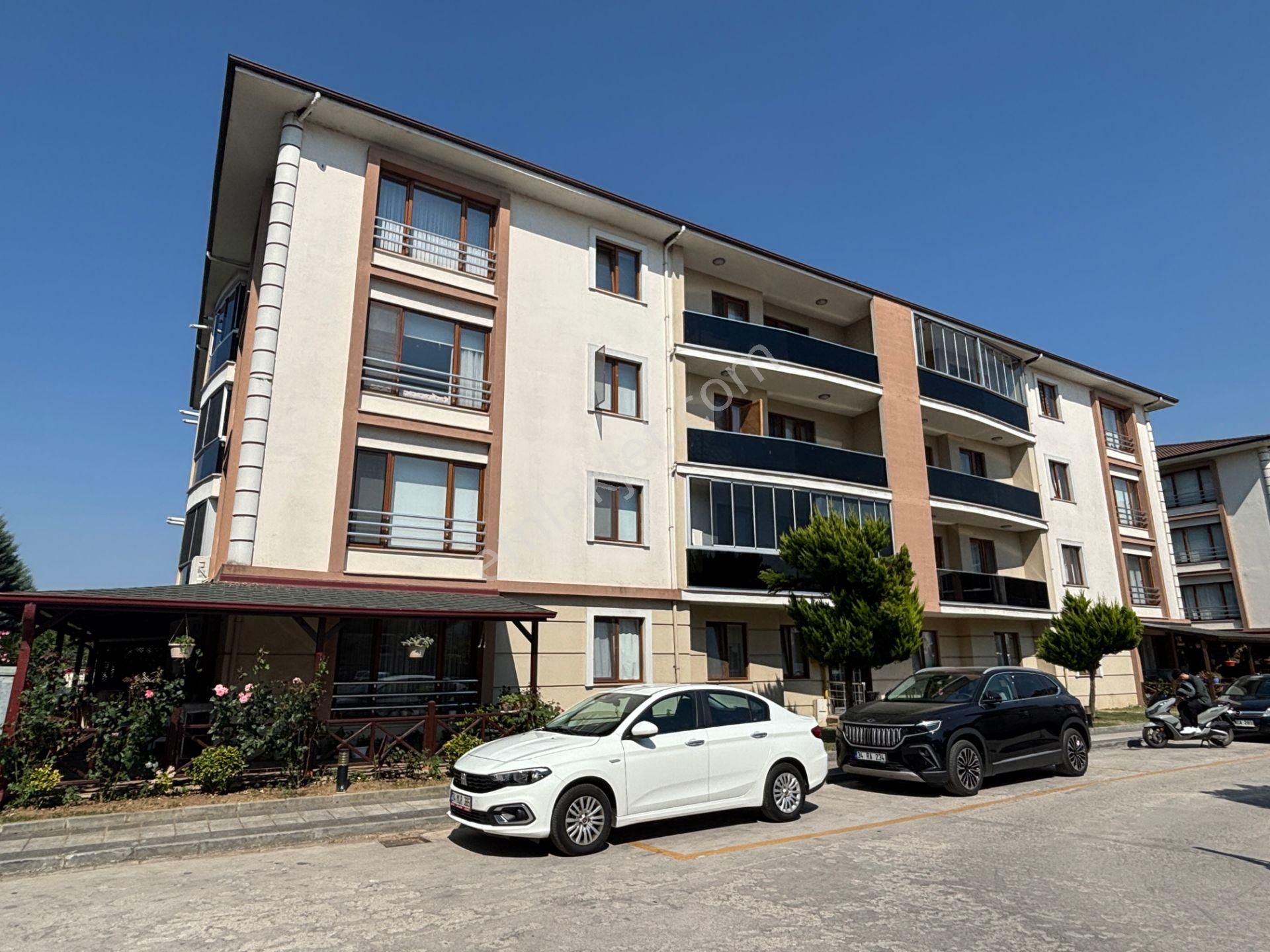 Lalezar Konakları'nda 3+1 161 M2 Satılık Ara Kat Daire
