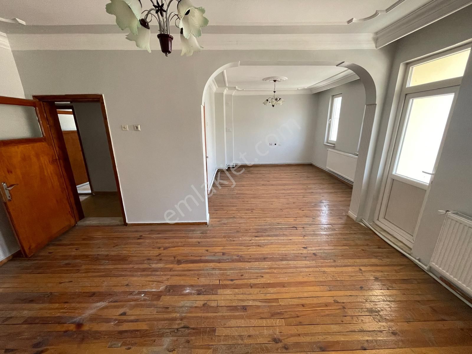 Kulaç Emlaktan Kiralık Daire 3+1 135m2 Ara Kat Bireysel Kombili
