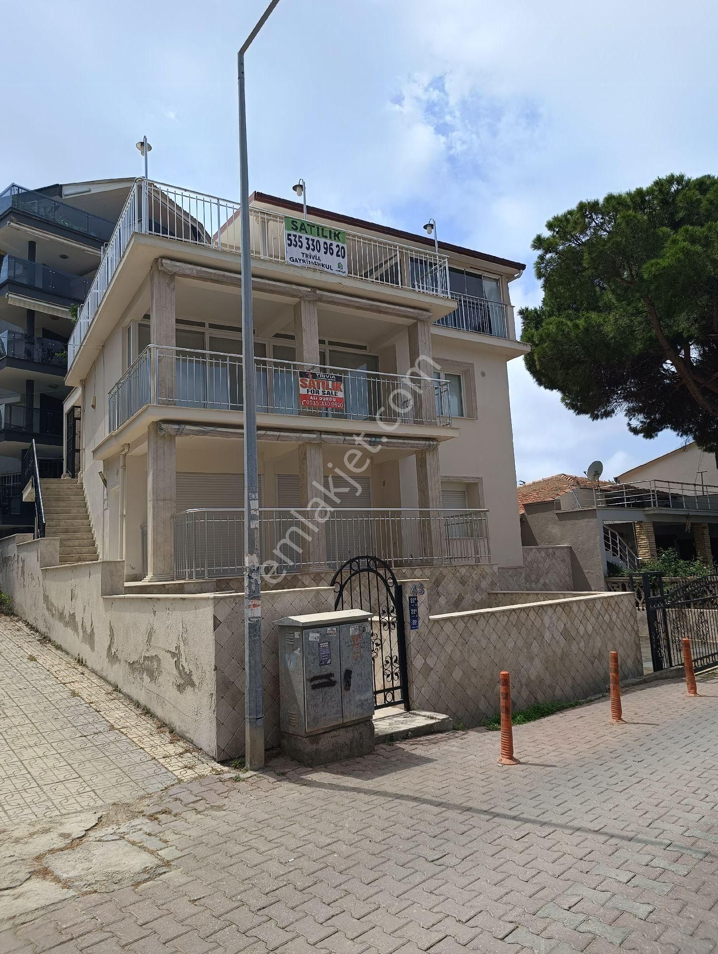 Kuşadası, Kadınlar Denizinde Denize 60 Mt Satılık Bina - Görsel 2