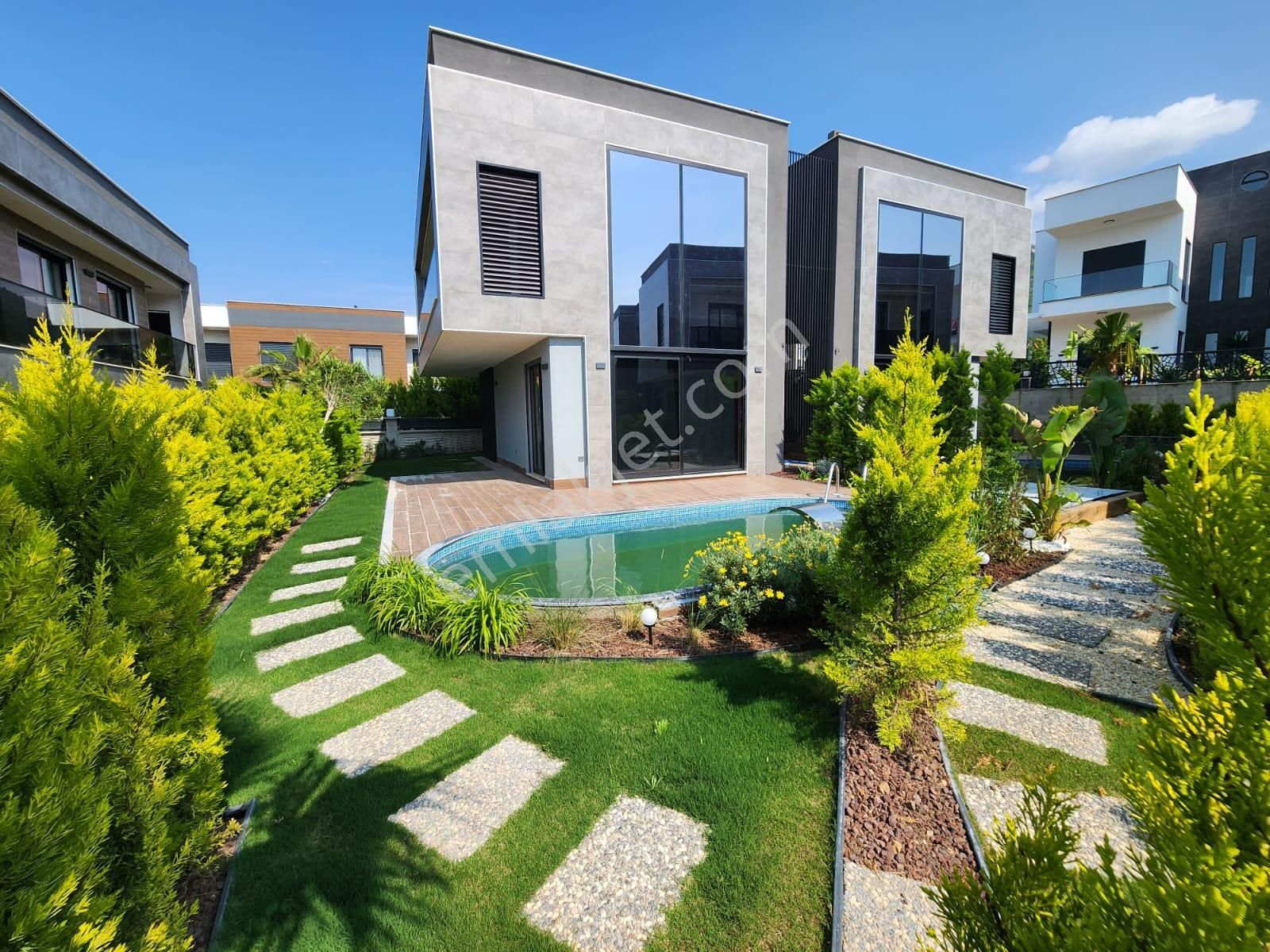 **rs Netten**satılık Güzelçamlı'da 3+1 Özel Havuzlu Villa