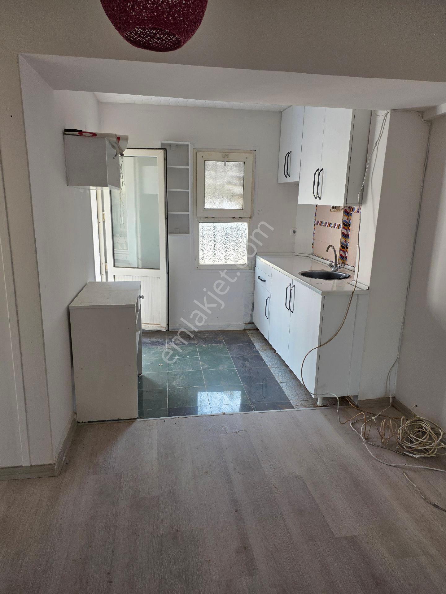 Alsancak Pazar Sokağı Yakını 1+1 4.kat Daire