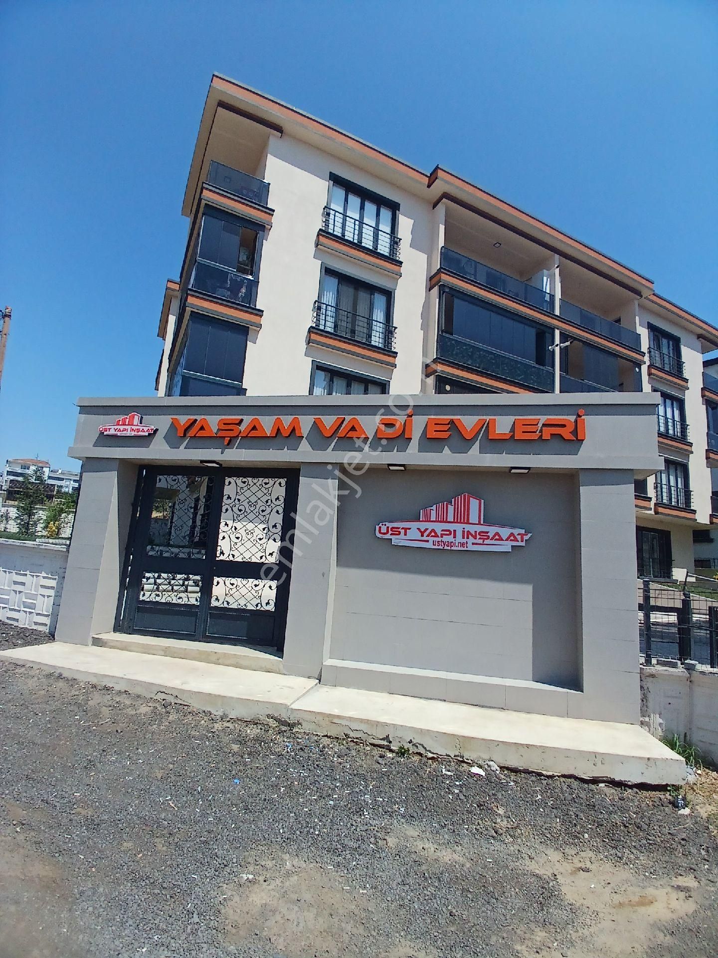 Tekirdağ Çınarlı Da Havuzlu Kapalı Otoparklı Sıfır 2+1 Daire