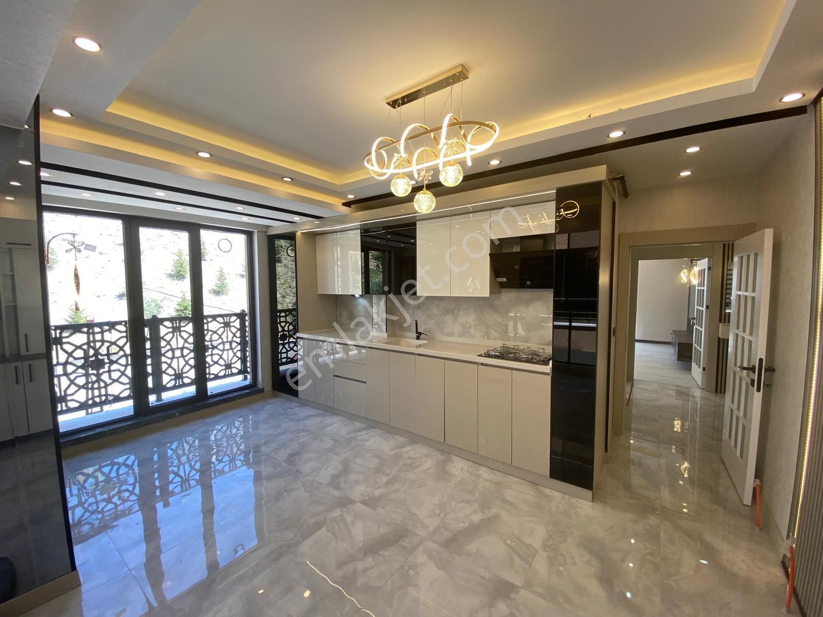 Keçiörende 3+1 Full Yapılı Sıfır Cadde Yakını Mega Lüks Herkatta Dairemiz Var