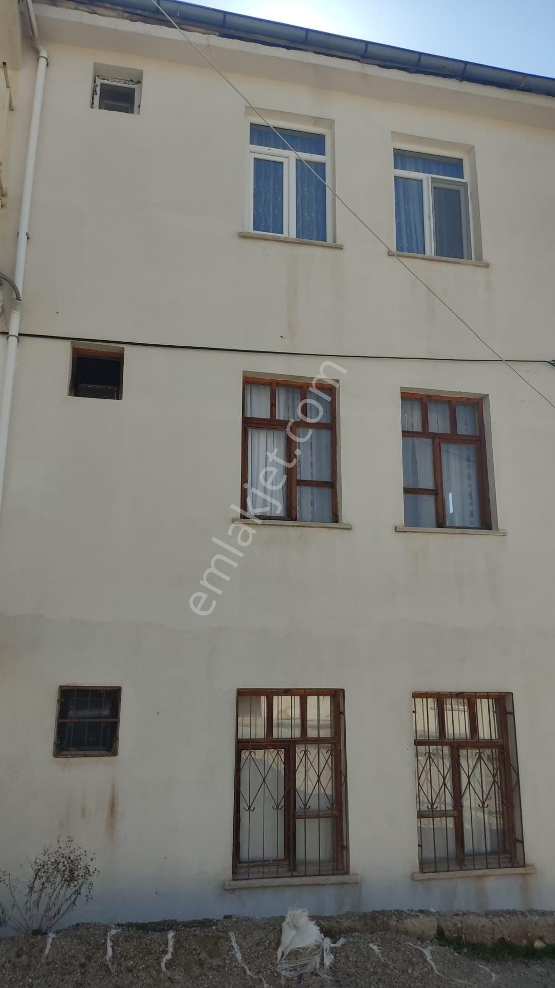 Elazığ Baskil Merkezde Satlık 3+1 Uygun Daire