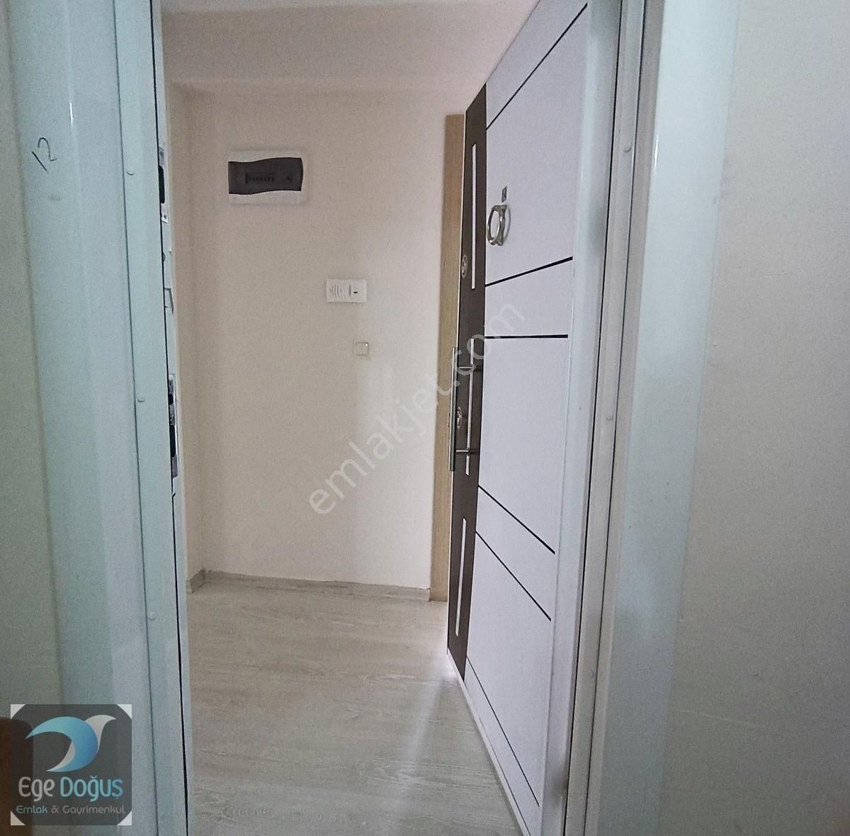 Manisa Muradiye'de Lise Yolunda 3+1 Kapalı Mutfak Satılık Daire