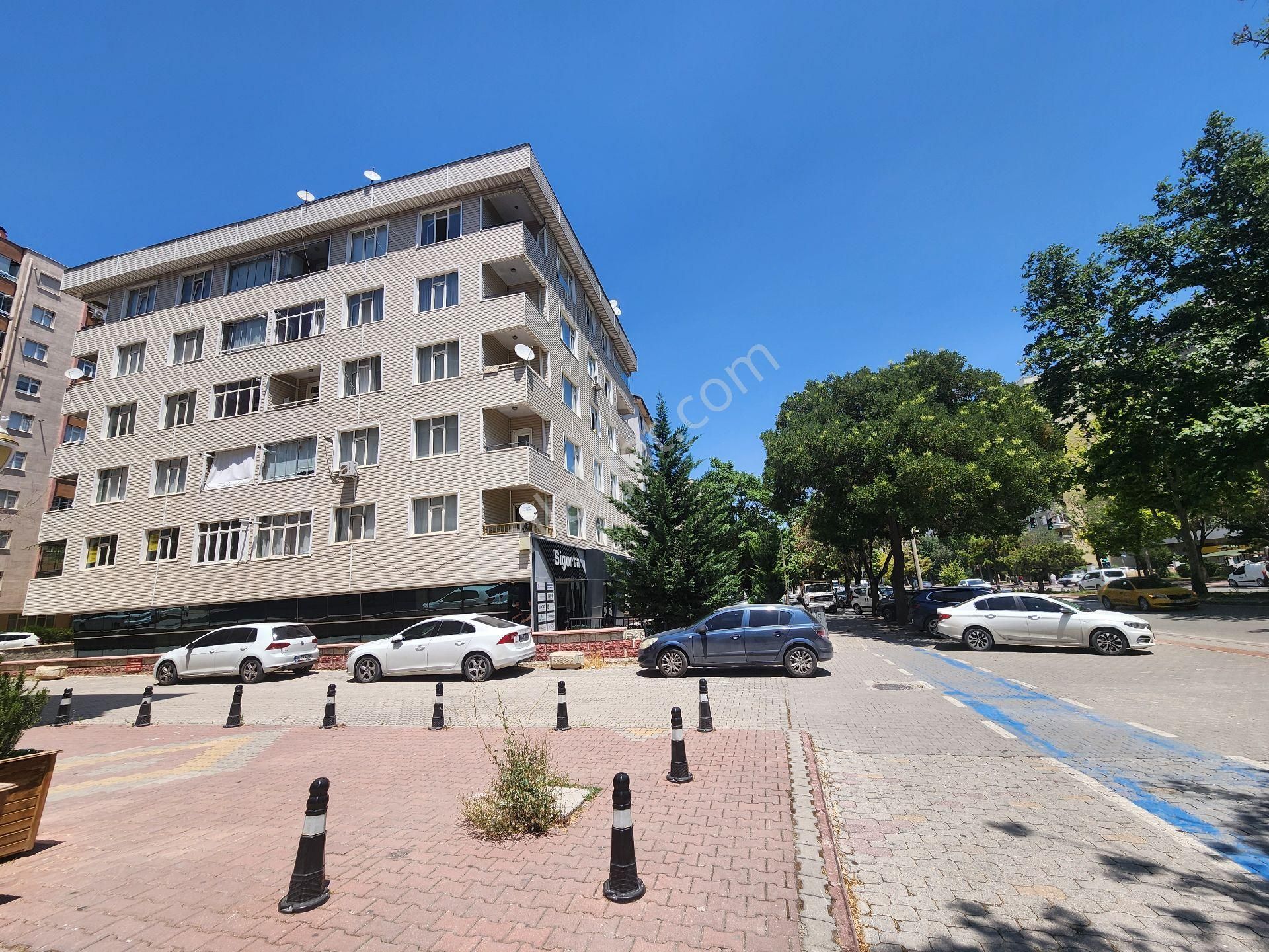 Ankara Caddesine Cepheli Geniş 3+1 Masrafsız Full Yapılı Satılık Daire