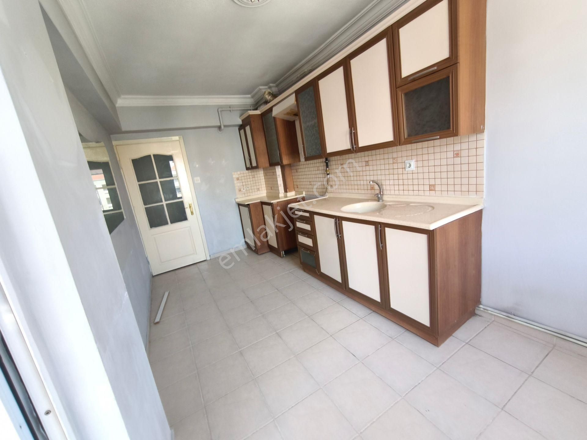 Özevim Emlaktan Gazi Mahallesi Merkezi Konumda Arakat Kiralık 3+1 Daire