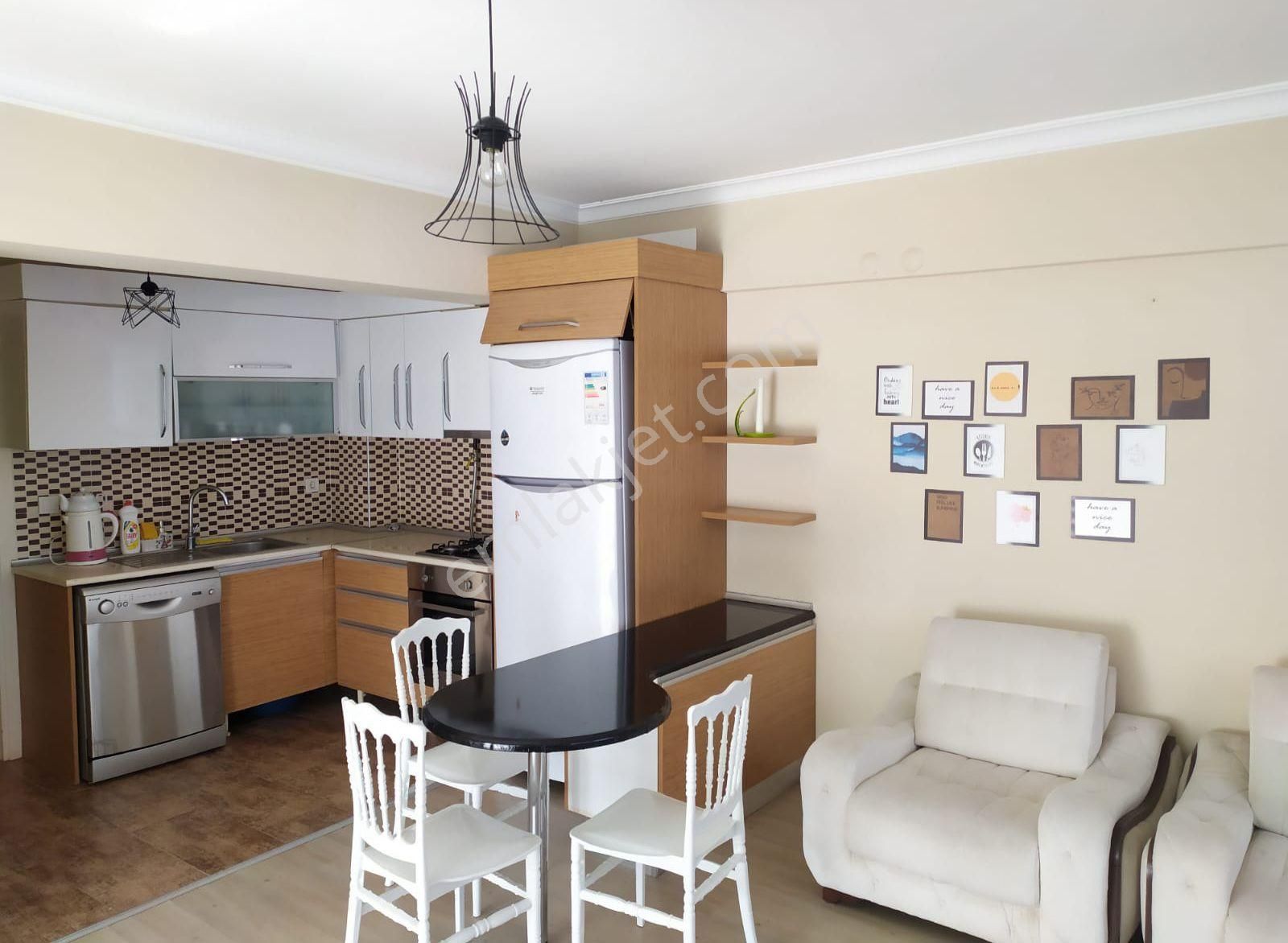 Ege Üniversitesi Yakını Ful Eşyalı 2+1 Satılık Daire!