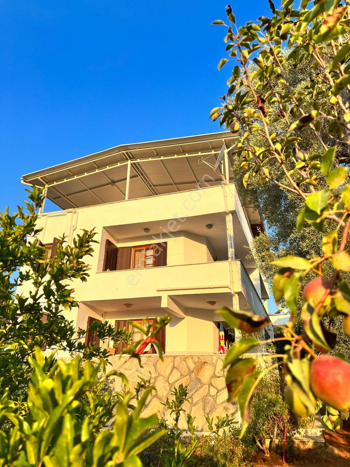 Muğla/milas Bozbük Mah. Denize Sıfır Sitede Bahçeli Villa