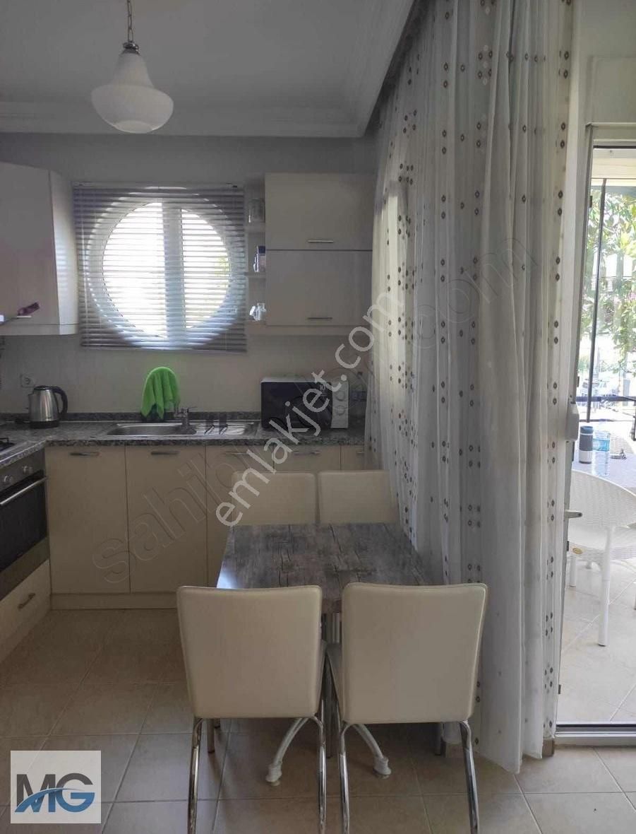 Side Mahallesinde Site İçinde 2+1 Eşyalı Satılık Daire