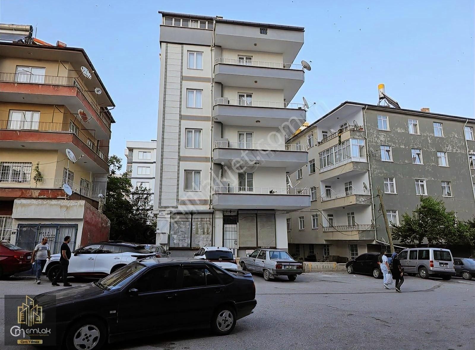 Şehitler Mah. İçi Yapılı Yüksek Giriş Kat Satılık 3+1 Daire