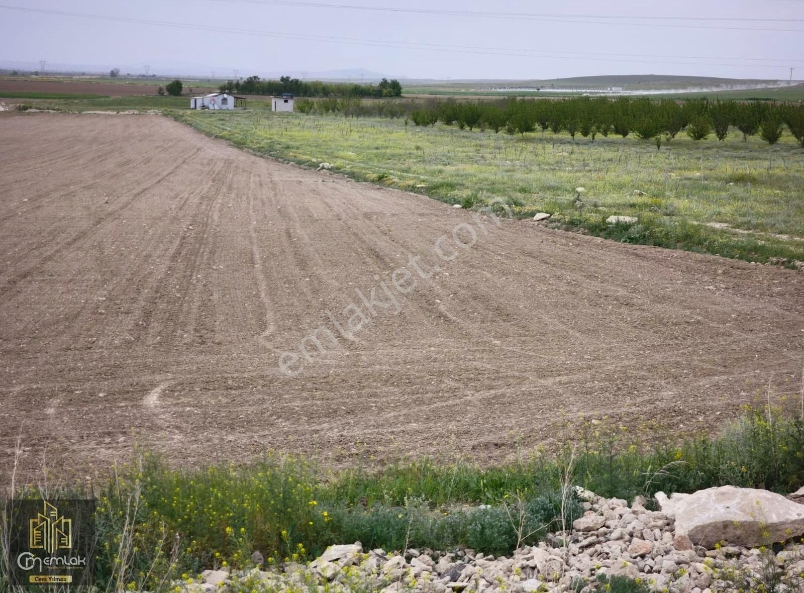Çamardı Yolu Kiçağaç Köyü Toplamda 39.167m2 Satılık Evli Tarla