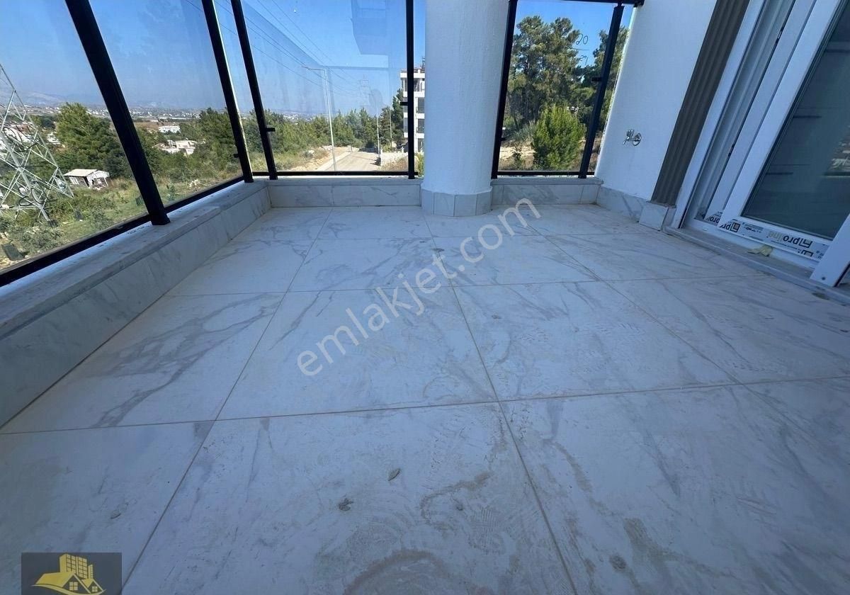 Manavgatta Satılık Asansörlü Garajlı 3+1 Lüks Daire