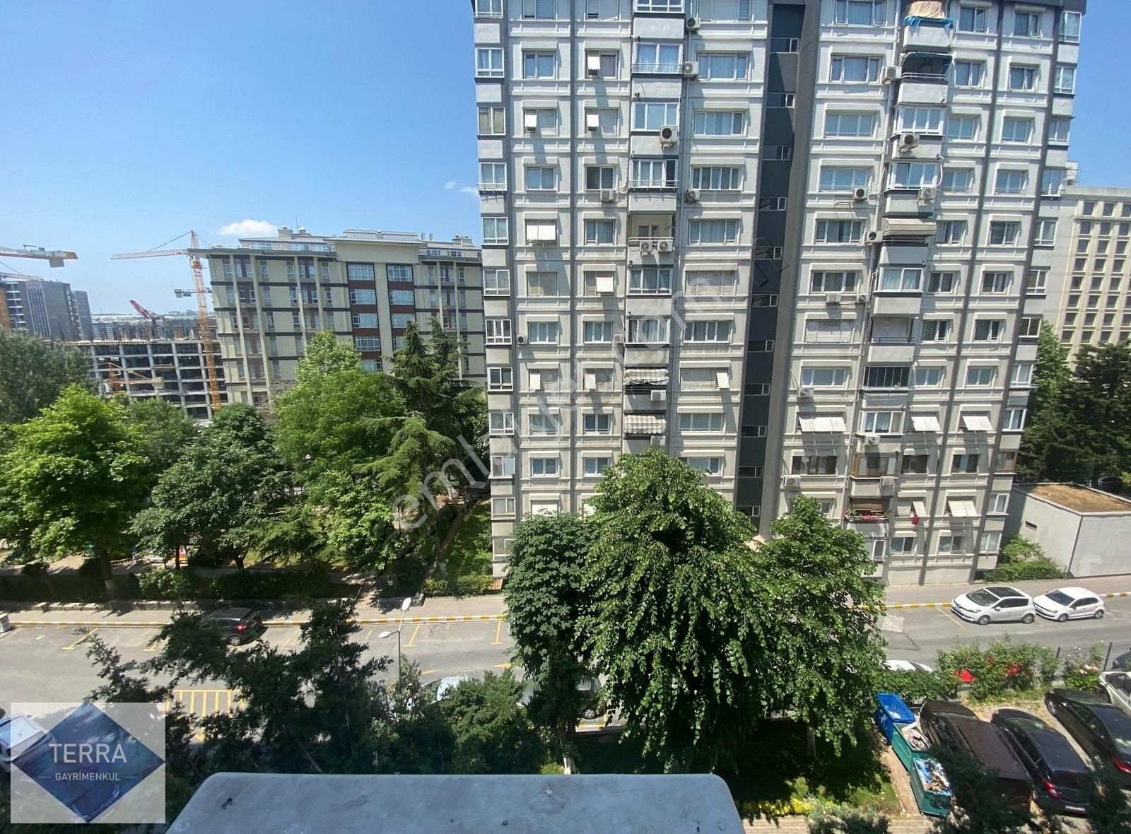 Yenibosna İhlas Yuva Sitesinde 3+1 110m2 Kiralık Daire