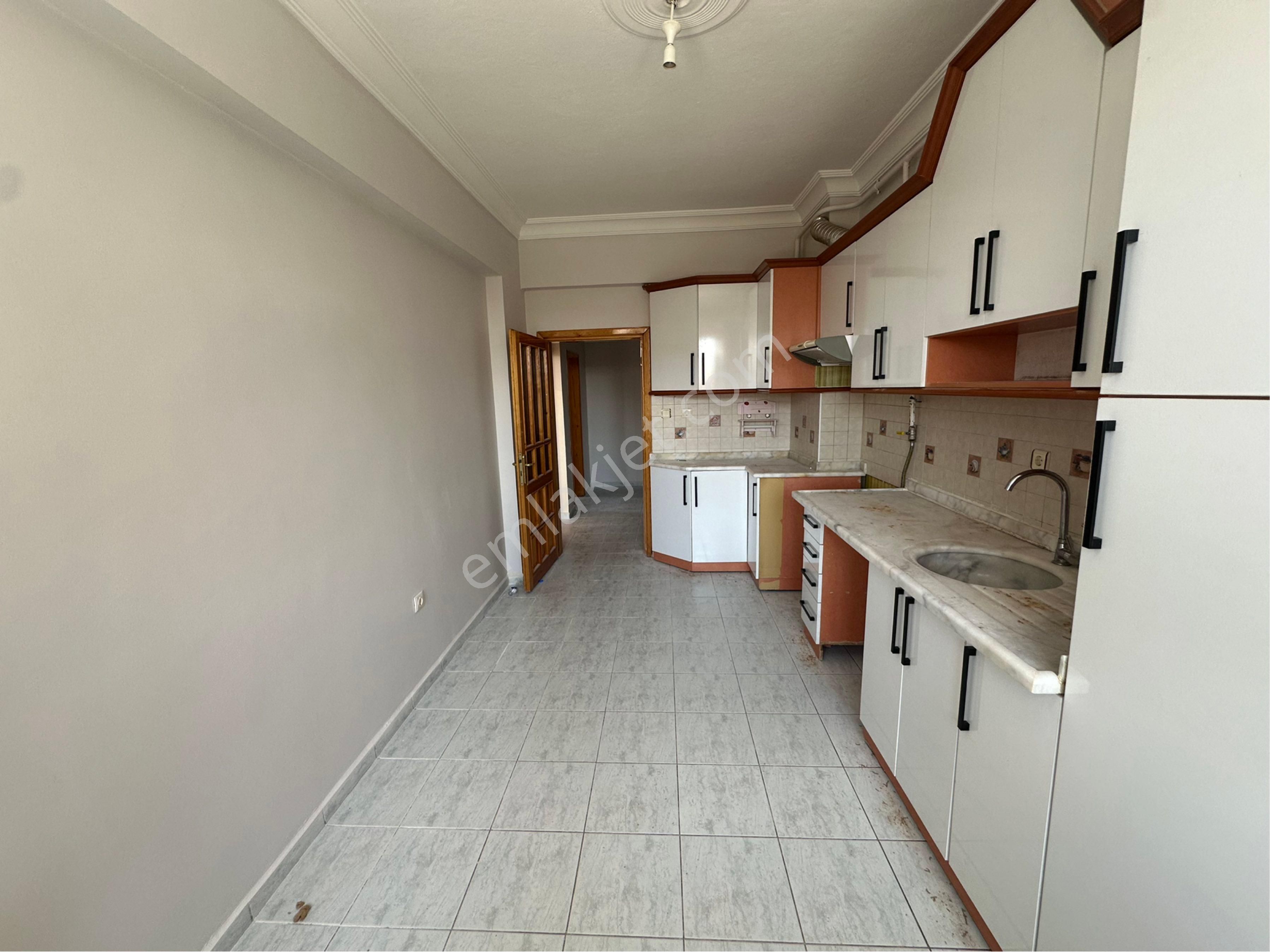 Fırat Mahallesi İpek Caddesin’de 3+1 Kiralık Asansörlü Daire