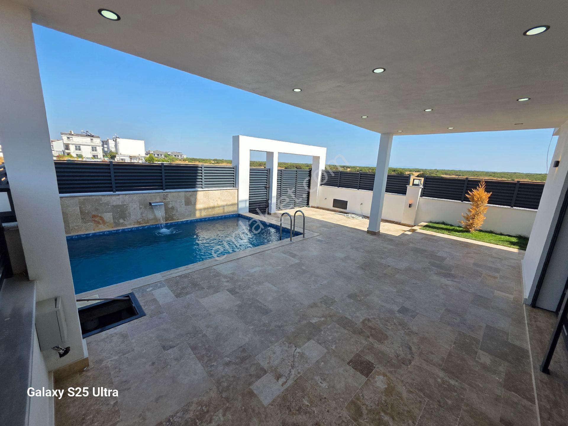 Didim Efeler Mahallesinde Satılık Müstakil Havuzlu Tripleks Villa - Görsel 3