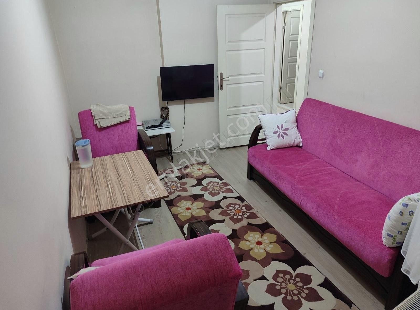 Asel'den Cafeler Sok.1+1 Eşyalı Balkonlu Arakat Daire
