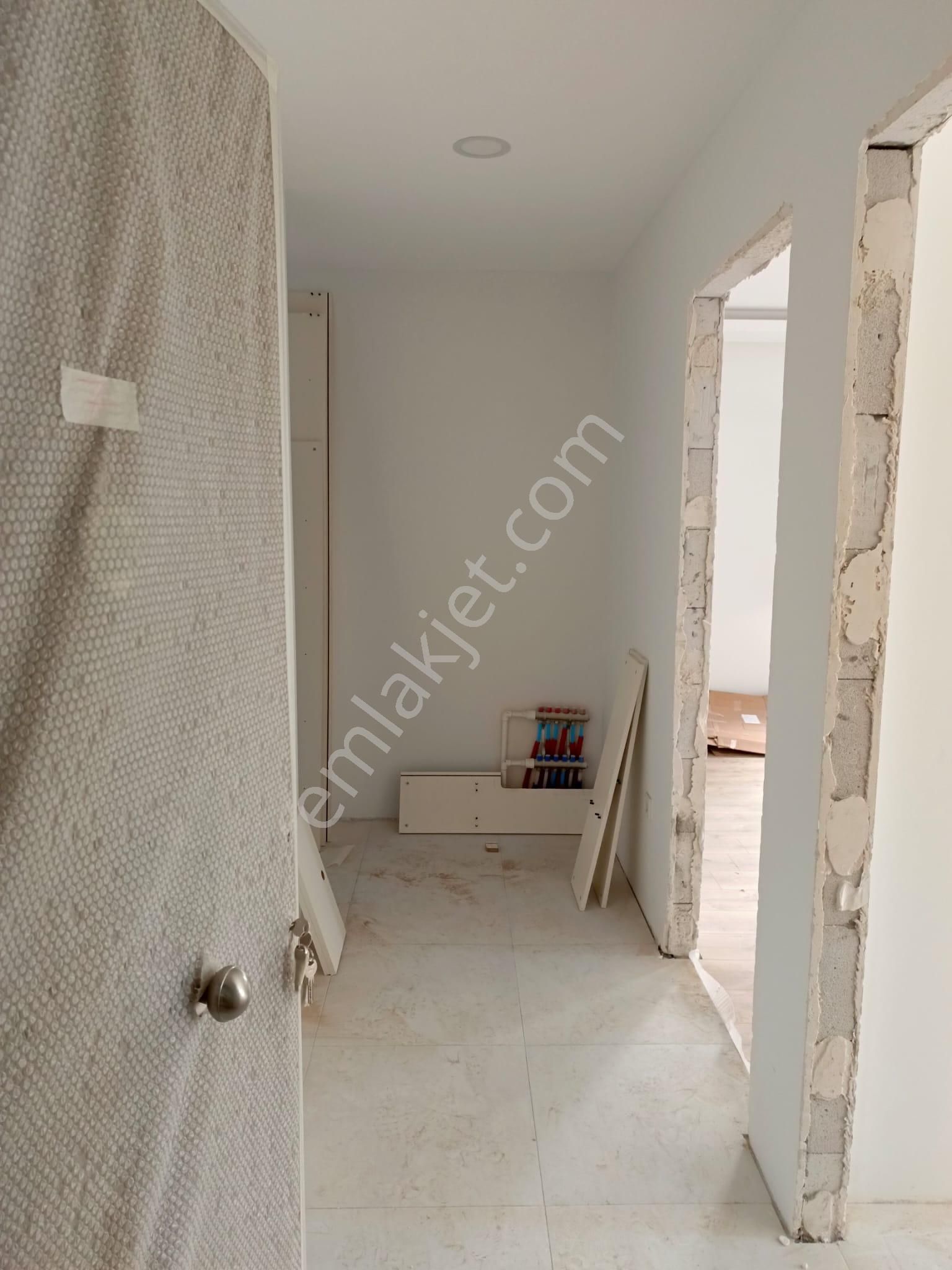 Güvenlikli Sitede Sıfır Ara Katta 2+1 Kapalı Mutfaklı,boş Daire. - Görsel 17