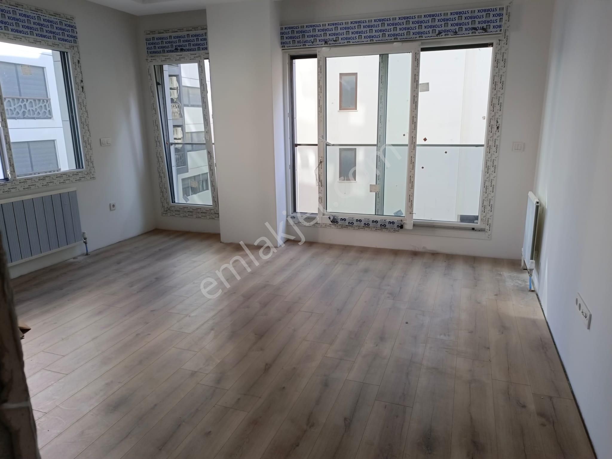 Güvenlikli Sitede Sıfır Ara Katta 2+1 Kapalı Mutfaklı,boş Daire.