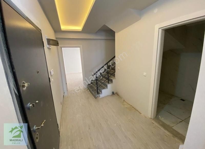 Madralı Emlaktan Edremit Tuzcumuratta Sıfır 4+1 Dubleks
