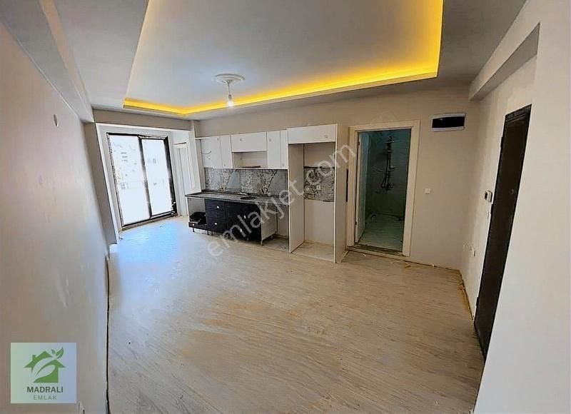 Madralı Emlaktan Edremit Tuzcumuratta Satılık Sıfır 1+1