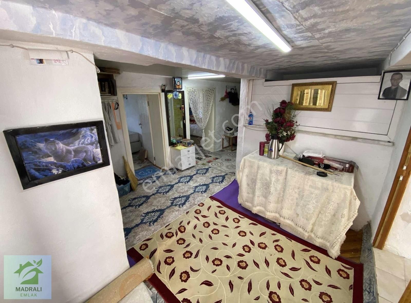 Madralıdan Havran Ebubekir Mahallesinde Satılık Müstakil Ev