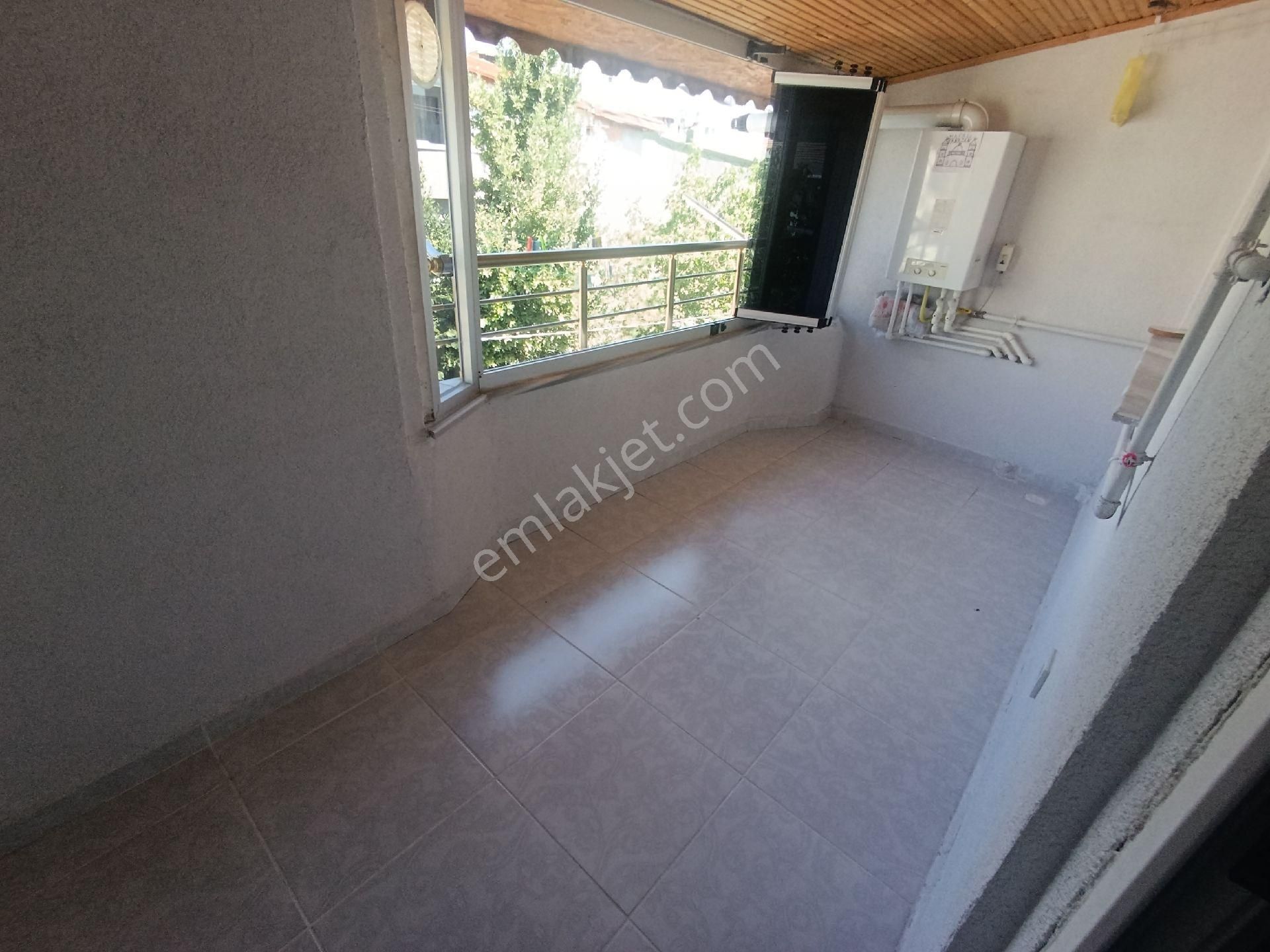 Nadir Emlaktan Kiralık 1+1 Eski Daire Geniş Ve Kullanişli