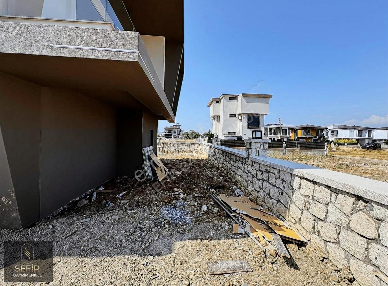 Seferihisar'da 3+1 Ultra Lüks Havuzlu Müstakil Villa
