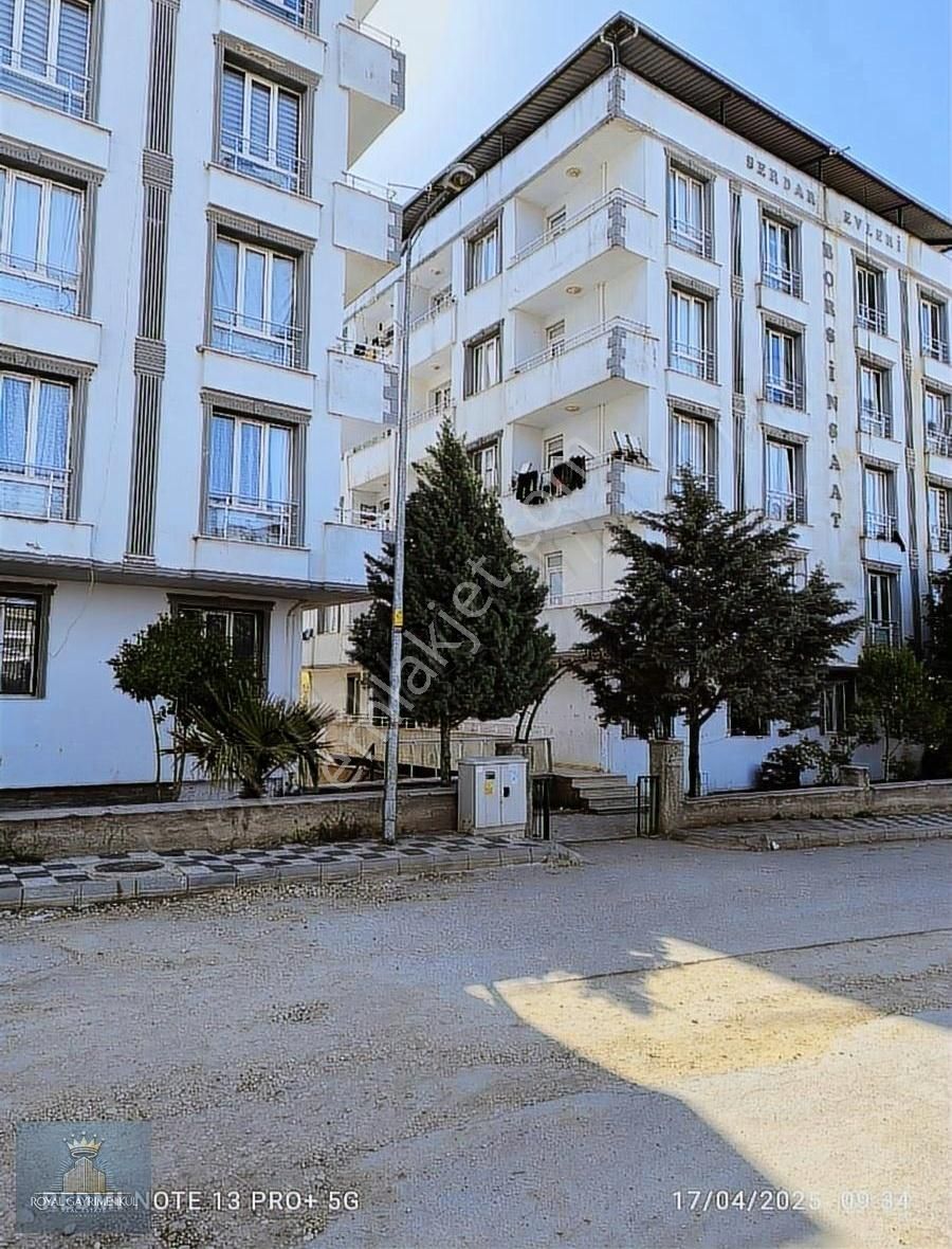 Acil!!! Üniversite Civarında Satılık 1+1 Köşe Daire