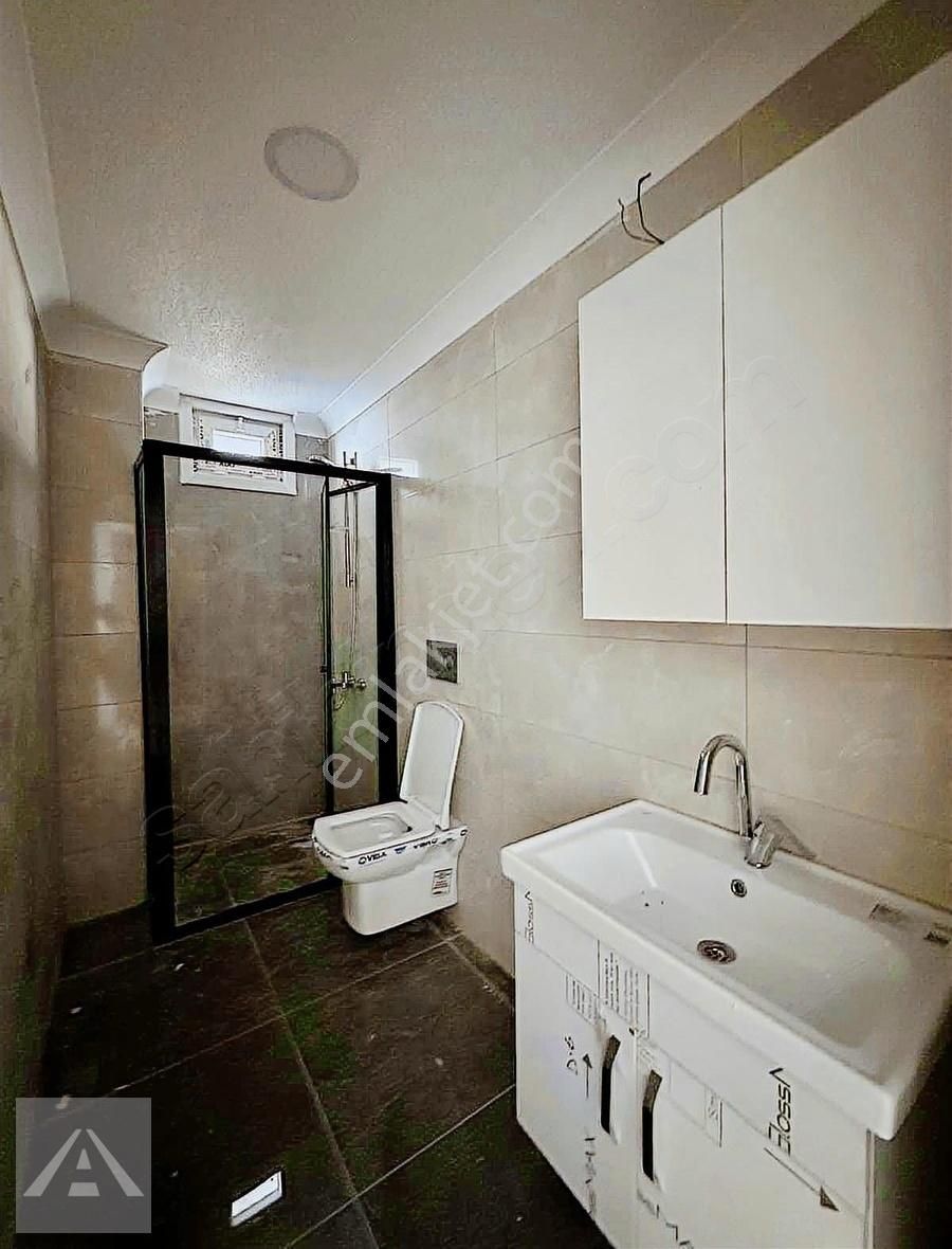 Altıntepe'de Düz Giriş Bahçe Kullanımlı Yeni Bina'da 1+1 - Görsel 4